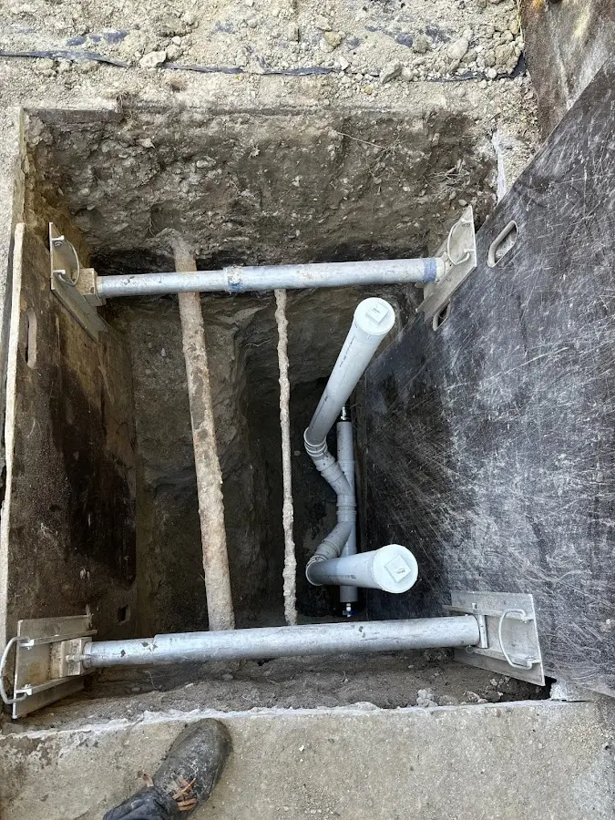Experienced plumber completing Gas Line Repair work in Miami Beach